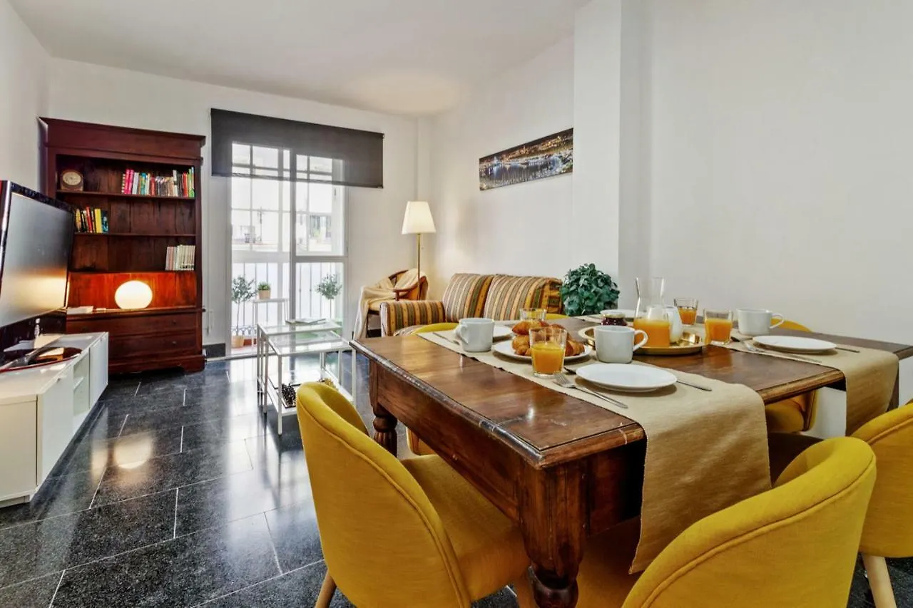 Spacious Centre Apartment In Málaga